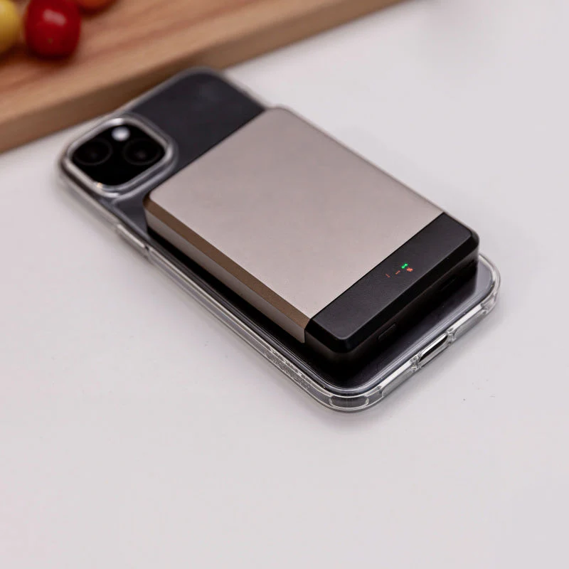 Cygnett 10K Magslim Magnetic Wireless Power Bank (Gold) - Image 3